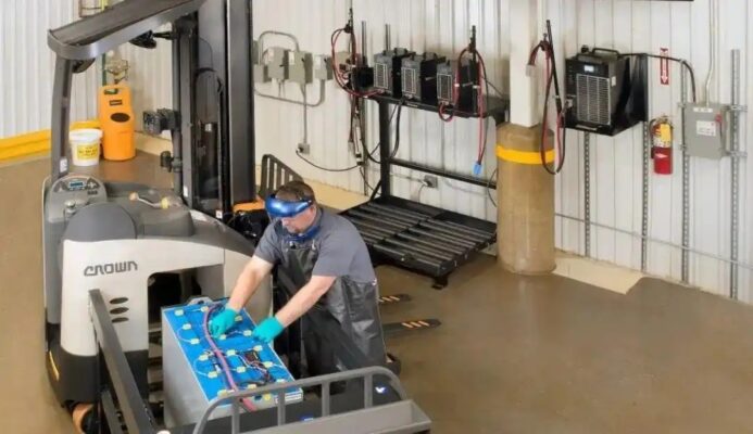 How Long Is the Life of a Lead-Acid Forklift Battery