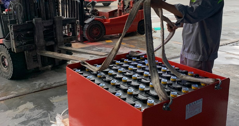 Forklift Battery Maintenance Tips