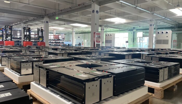 crown-forklift-battery-baufar-01