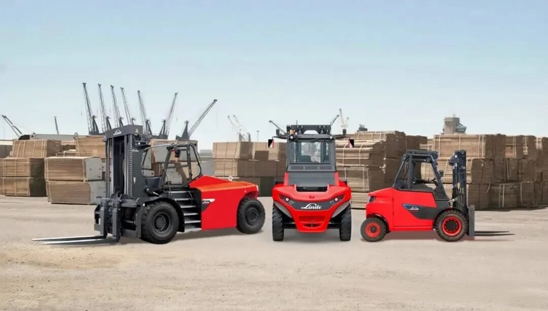 heavy-duty-forklift-battery-port-logistics-linde-news-20